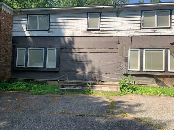 4 August Ln, Old Westbury, NY 11568
