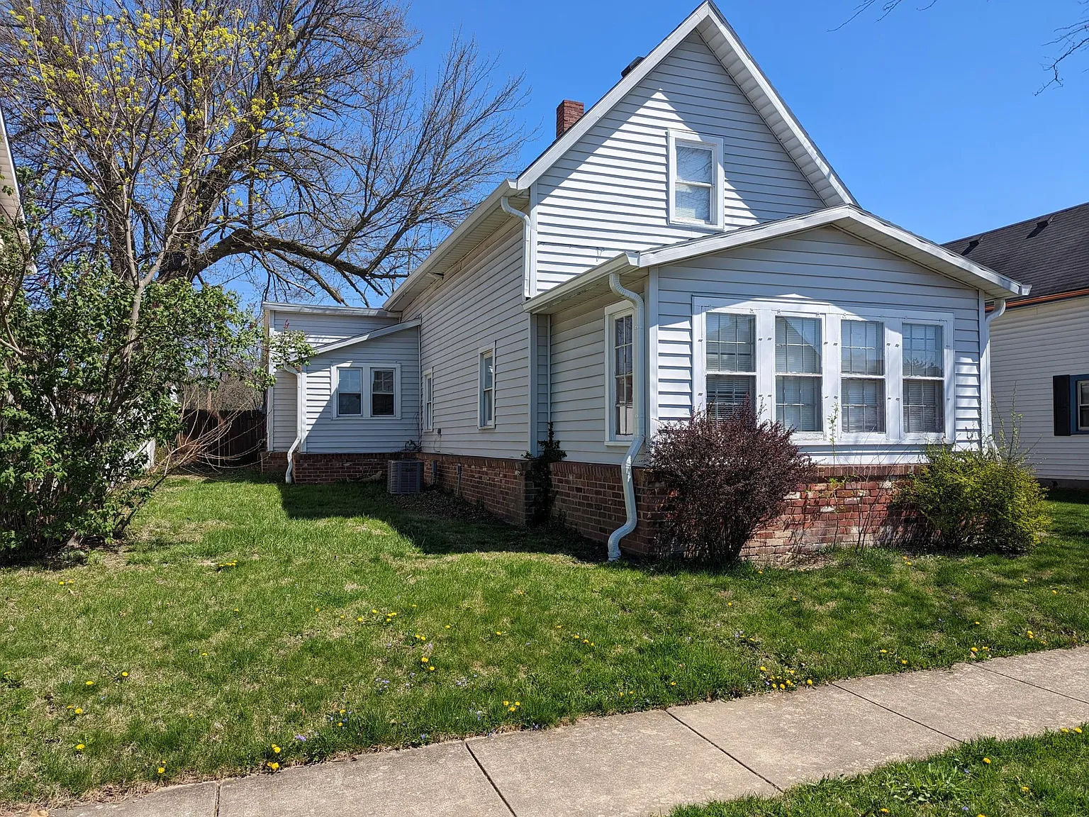 4 bed, 1484 sqft, $1,699 — Photo 2