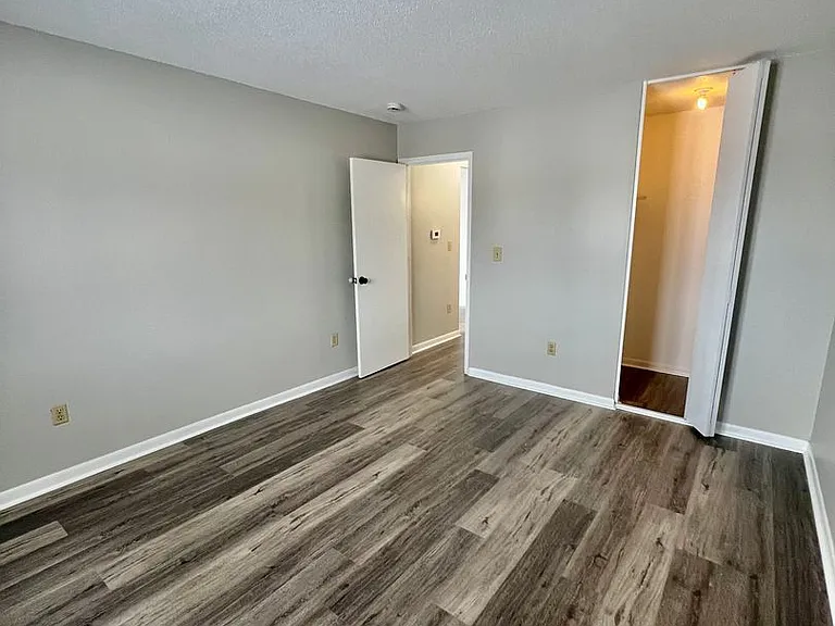 Thompson Apartments — Photo 16