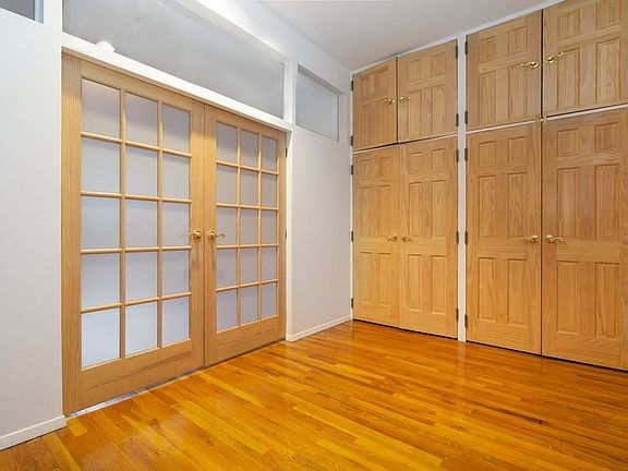 4th image of 113 E 12th St APT 3F