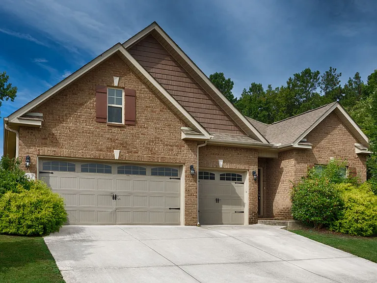 207 Blackwood Dr NW — Photo 1