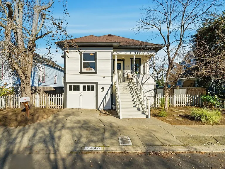 1440 Center St — Photo 32