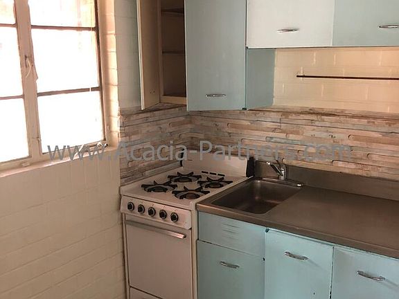 5th image of 947 N Alvernon Way Unit 8