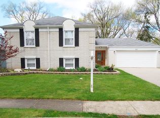 1100 Harvard Ln, Buffalo Grove, IL 60089