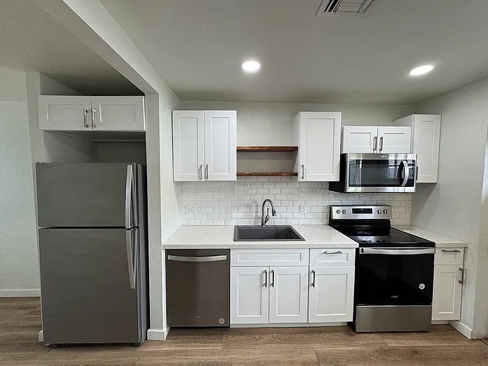 638 W 5th Ave #C — Photo 5