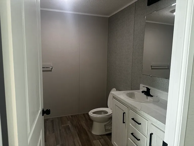 738 Waltham Dr — Photo 10