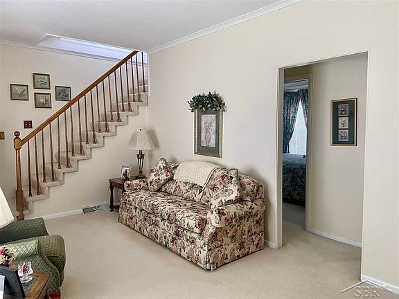 5th image of 214 N Franklin St