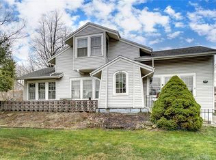 215 Circle Dr, Springfield, OH 45503