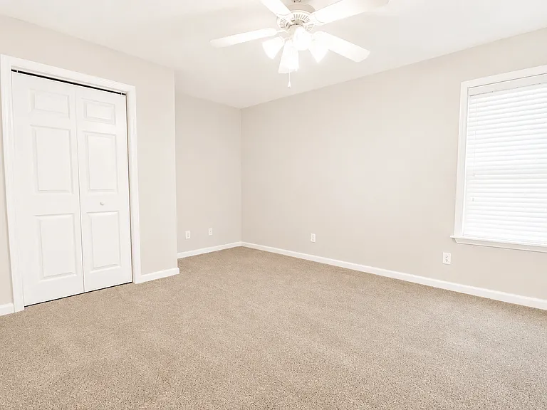 3829 Edinburg Cir — Photo 25