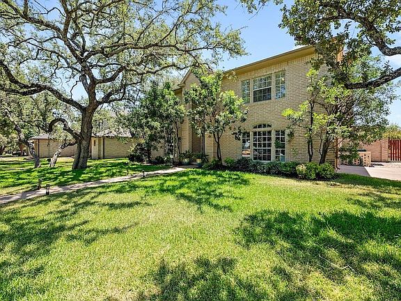 4th image of 1207 Lakeway Dr