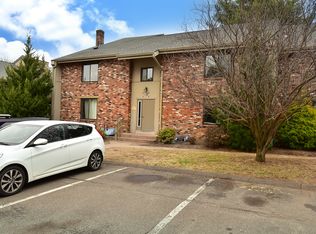 27 Amato Dr APT B, South Windsor, CT 06074