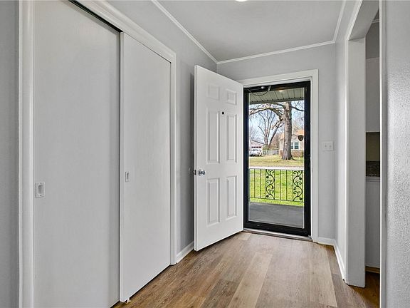 5th image of 307 Michael St