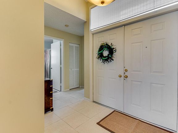 5th image of 1361 Fairfax Cir E