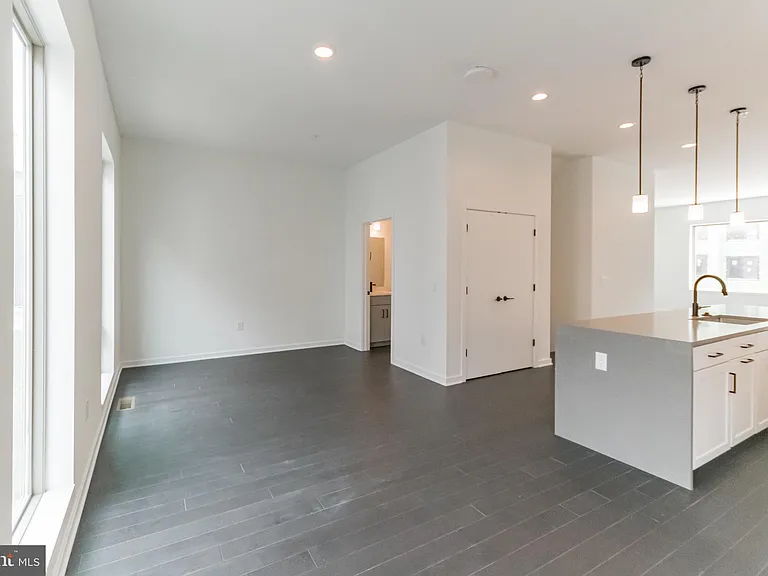 3111 Parkview Walk — Photo 5