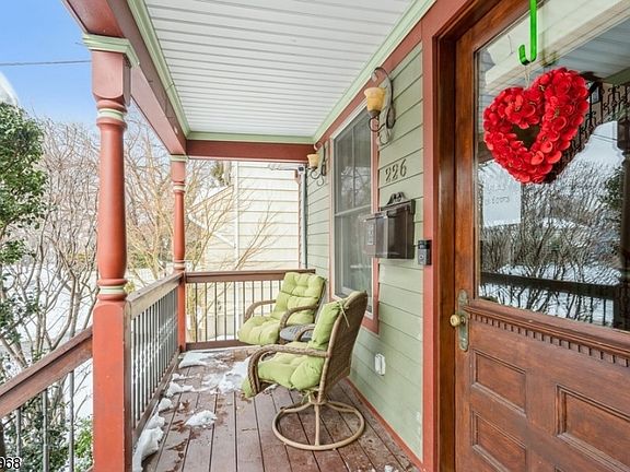 3rd image of 226 Vreeland Ave