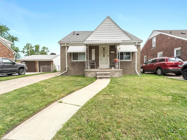 994 Goddard St, Wyandotte, MI 48192