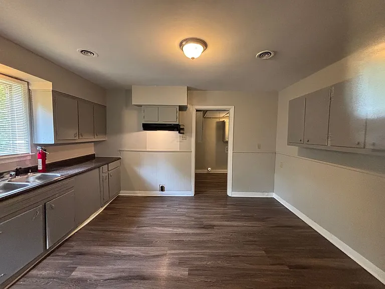 2160 Saint Elmo Ave — Photo 11