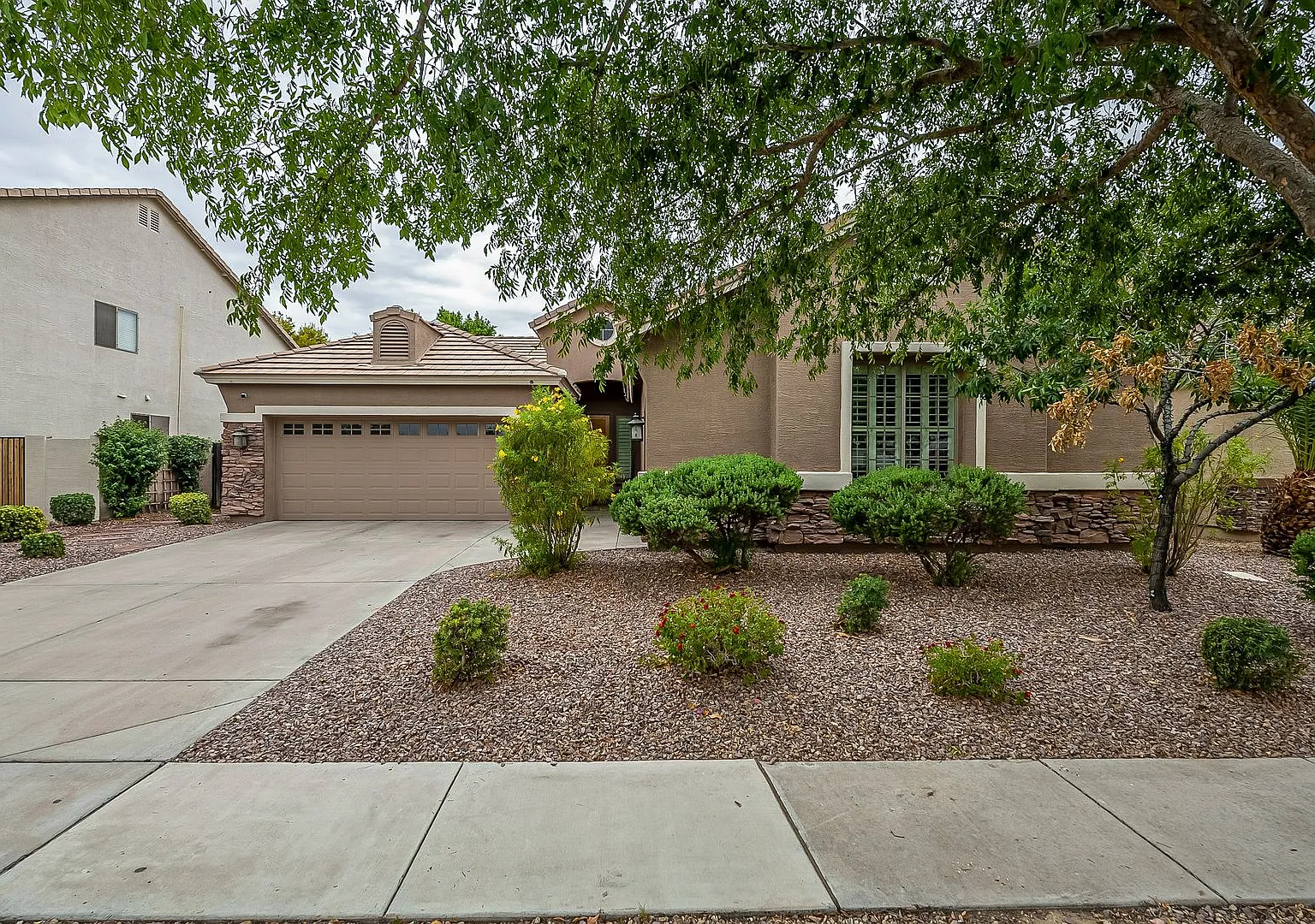 Phoenix Pool Home | 4 Bedrooms, Solar + Backyard Putting Green — Photo 3