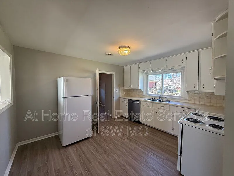 2 bed, 1.0 bath, 882 sqft, $1,125 — Photo 4