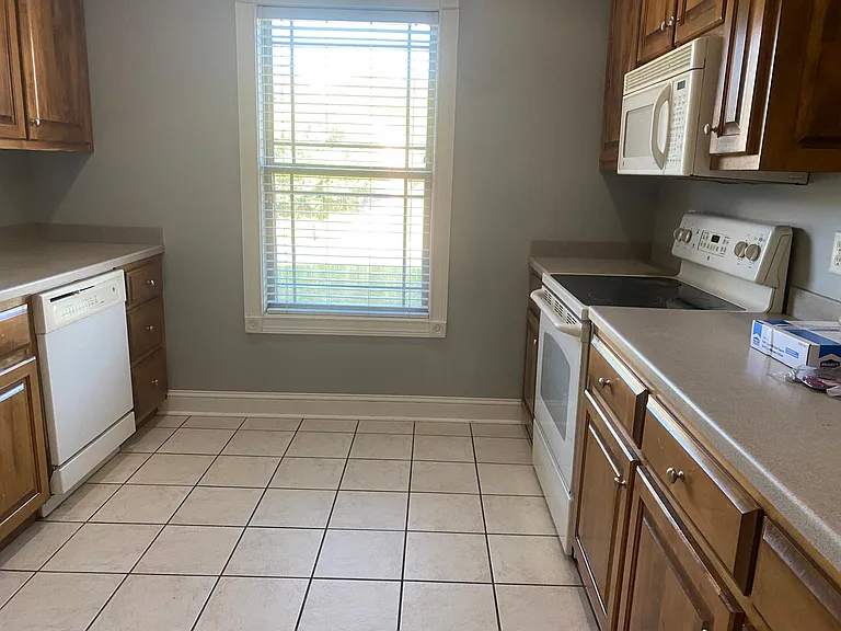 577 Hampton Way — Photo 14