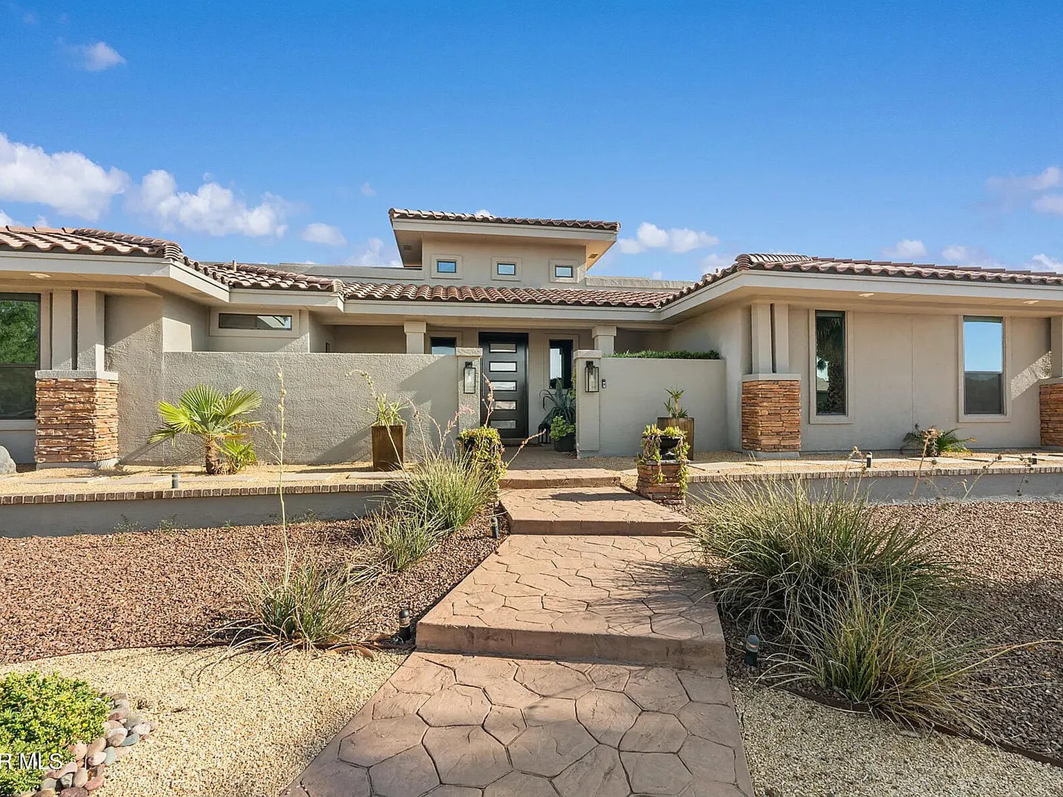 5 bed, 4.0 bath, 2933 sqft — Photo 2
