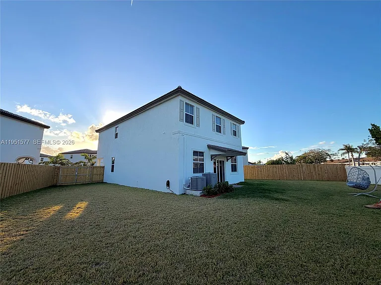 2661 SE 24th Ct — Photo 12