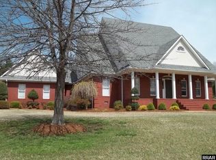 114 Oakwood Dr, Martin, TN 38237