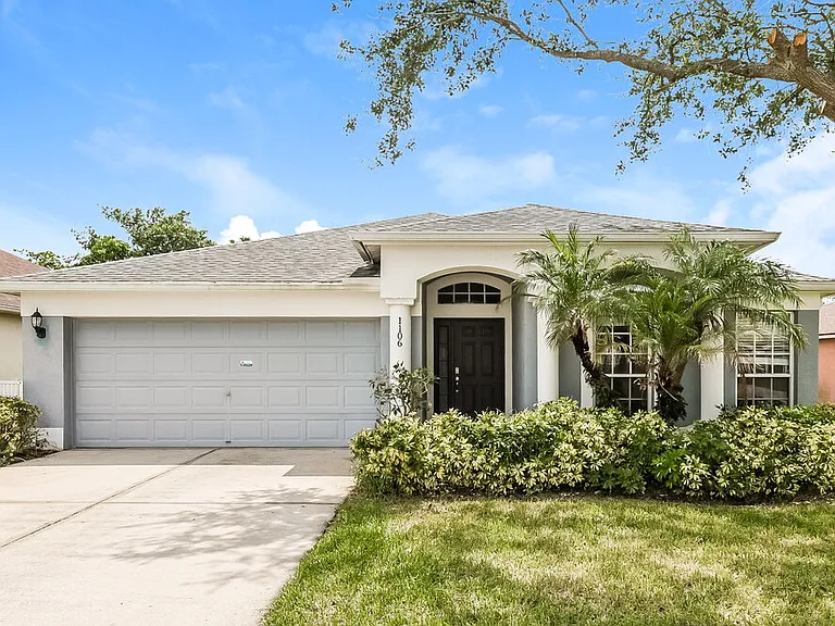 1106 Summer Breeze Dr — Photo 1