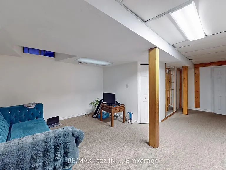 677 Grandview Dr — Photo 16