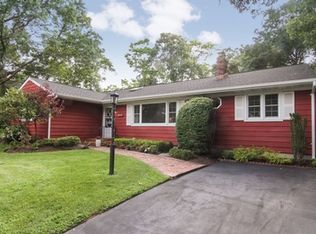 6 Pine Ct, Hampton Bays, NY 11946