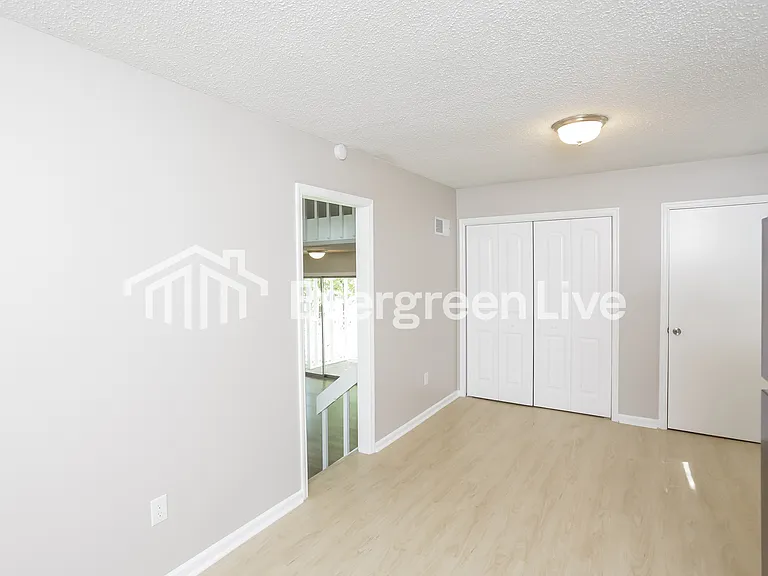 572 Parlock Rd — Photo 5