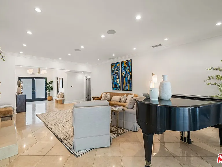9023 Alto Cedro Dr — Photo 19