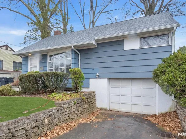 132 N Vivyen St, Bergenfield, NJ 07621