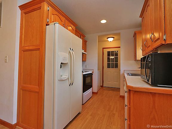 5th image of 228 Brookside Dr