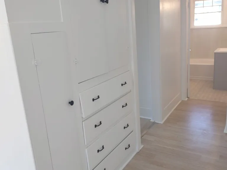 214 E 11th St #1 — Photo 18