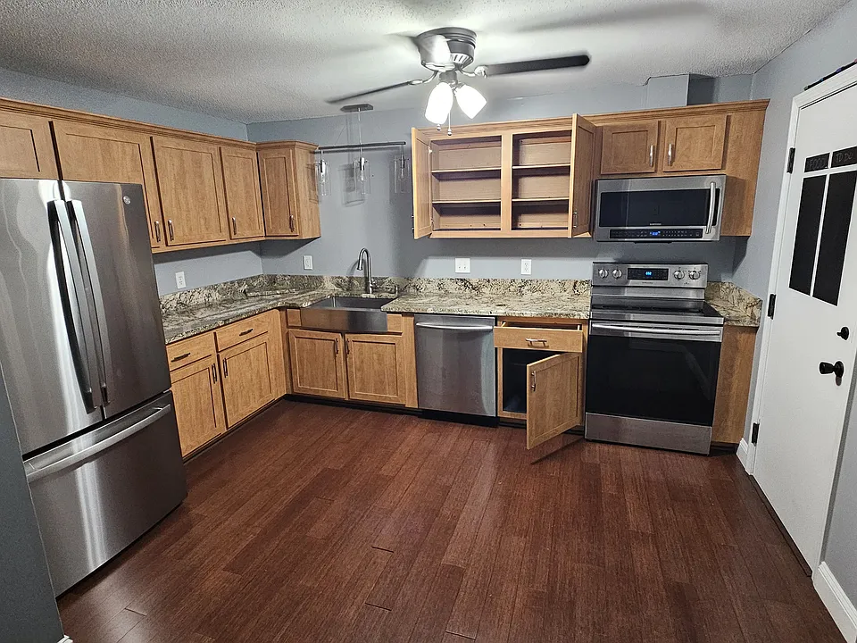 7 Autumn Leaf Dr #24