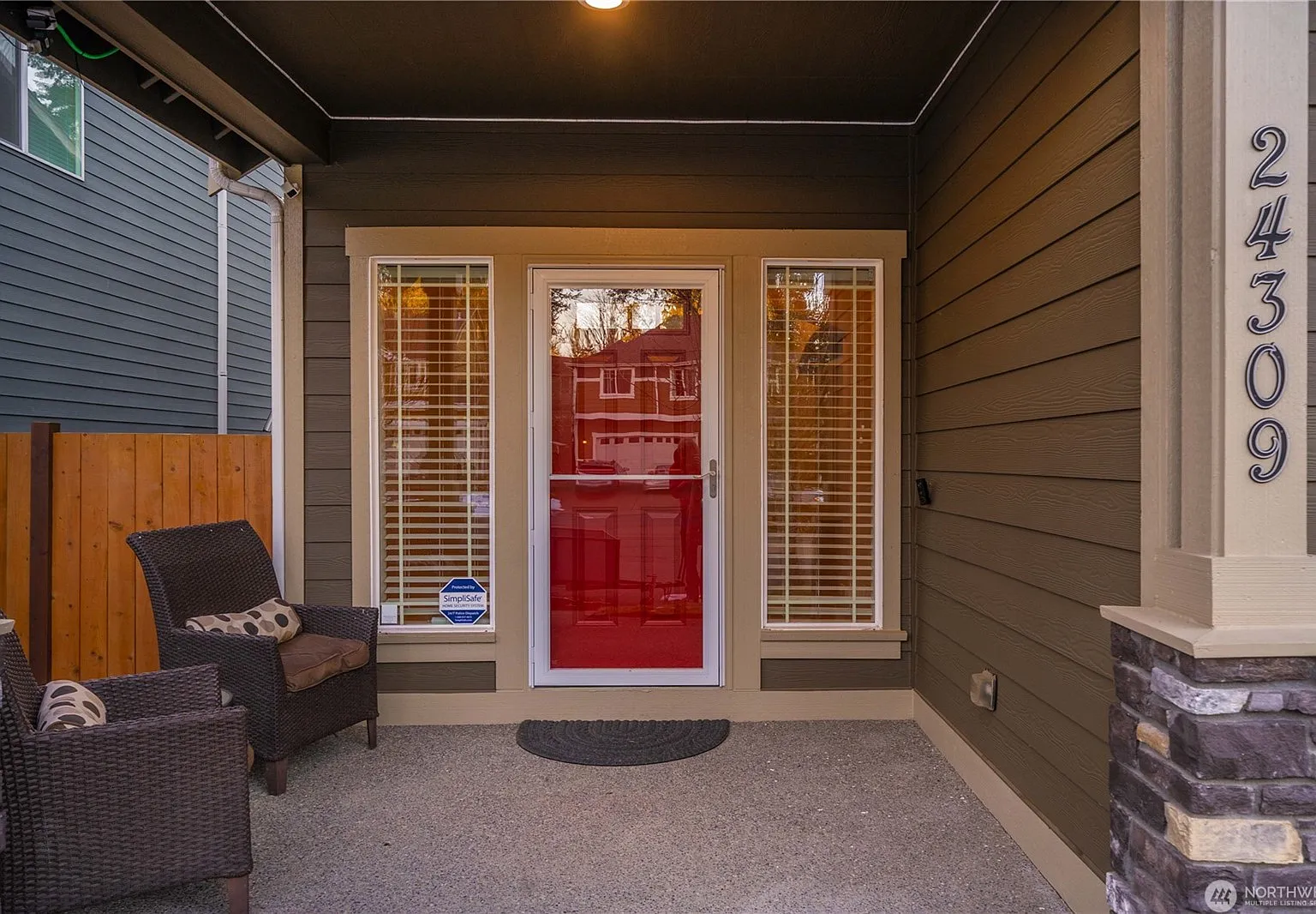 5 bed, 3050 sqft, $4,199 — Photo 4