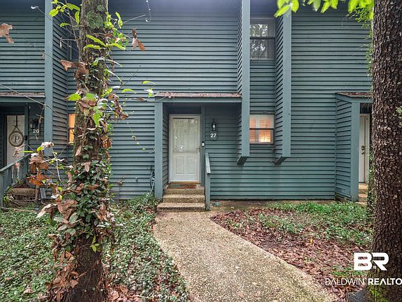 2nd image of 27 Summer Oaks Dr