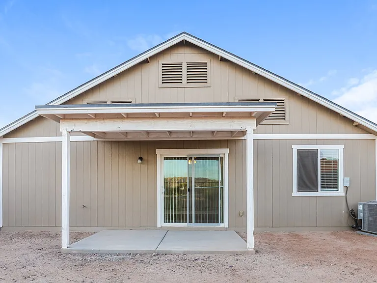 2321 W Mobile Ln — Photo 16