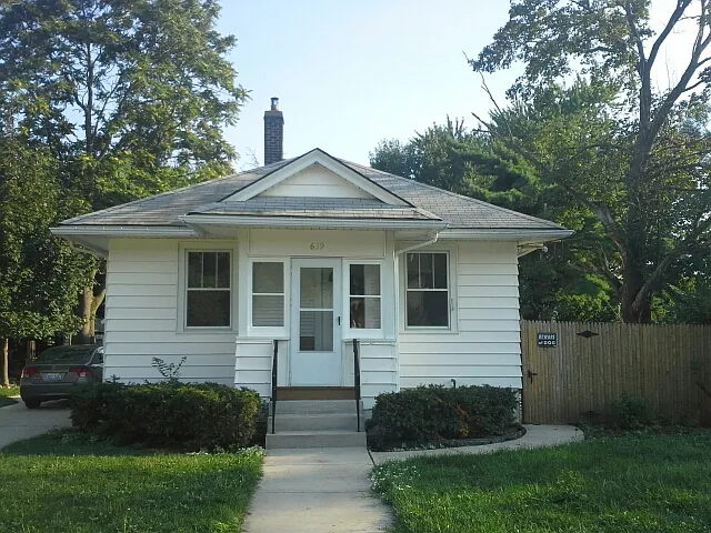 369 Algona Ave photo 1