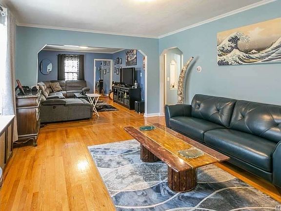 5th image of 163 Gilmore Blvd