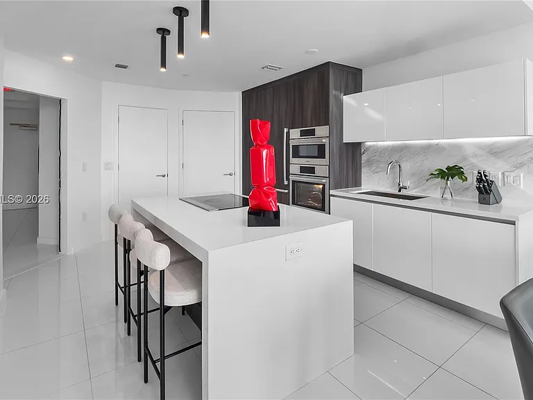 851 NE 1st Ave #1606 — Photo 4
