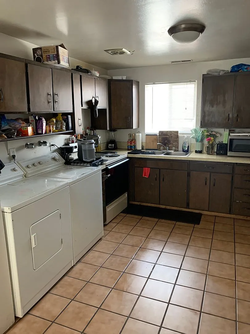 Cozy 2-Bedroom Apartment in Central Provo Available Now! — Photo 4