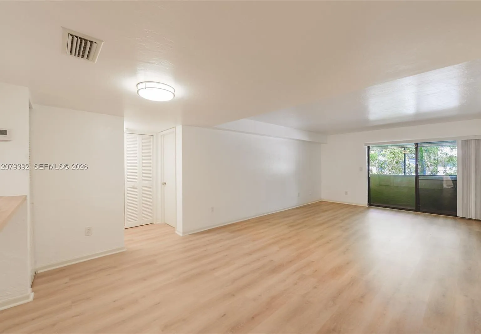 Treetop Towers Condo — Photo 2