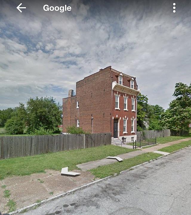 2nd image of 1921 Warren St