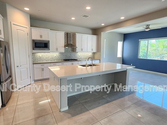 3rd image of 78987 Yorkville Ln