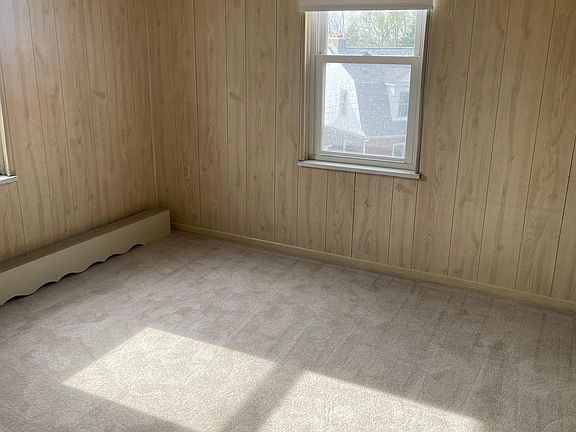 5th image of 7931 Lloyd Ave