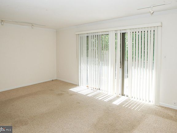 3rd image of 232 East Ct #232