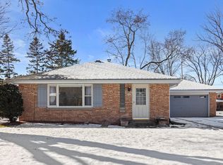 8945 N Seneca Rd, Bayside, WI 53217