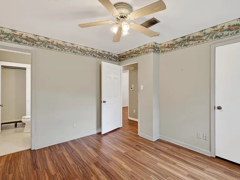 9140 Laurie Ln — Photo 10